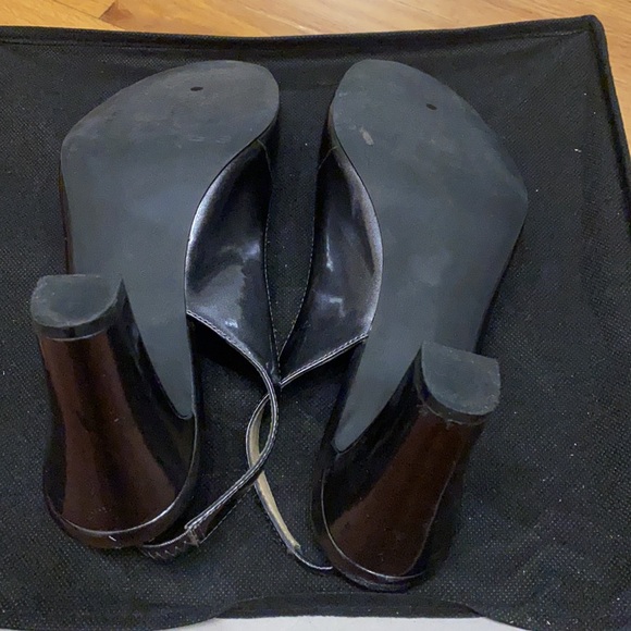 Dark grey rounded toe slingback heel - Picture 5 of 7